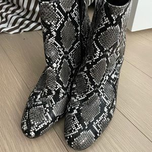 NWT Bar lll Snake print booties